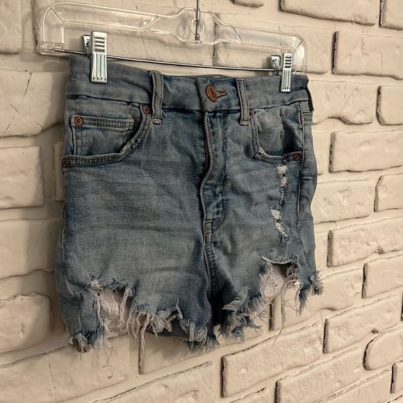 American Eagle "Curvy Hi-Rise Shortie" size 2 - Picture 2 of 10